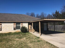 309 Shirley Dr in Lacy Lakeview, TX - Building Photo