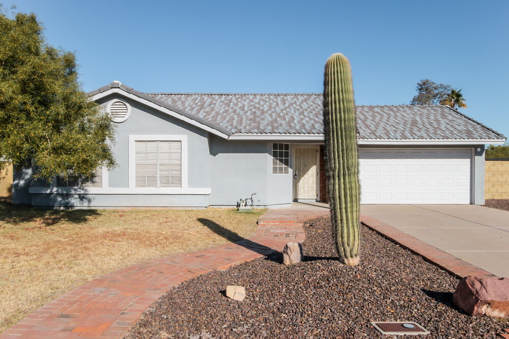 8044 W Charter Oak Rd in Peoria, AZ - Building Photo