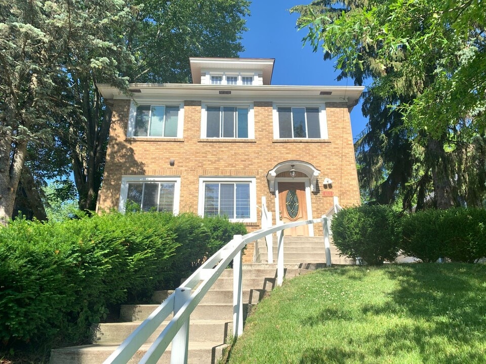 413 Briarwood Ave SE in East Grand Rapids, MI - Building Photo