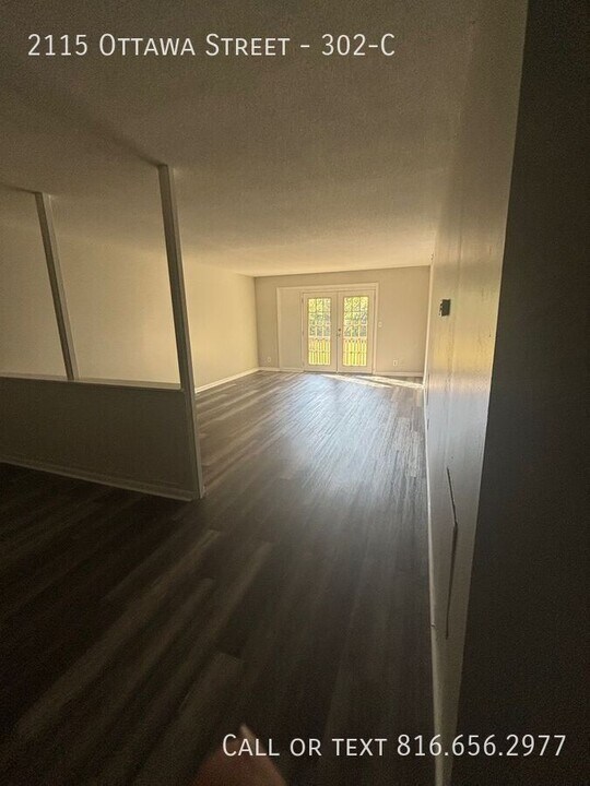 2115 Ottawa St-Unit -302-C in Leavenworth, KS - Building Photo