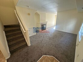 1381 S Cathay Ct in Aurora, CO - Building Photo