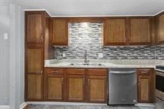 606 NW Valleybrook Rd in Blue Springs, MO - Foto de edificio - Building Photo