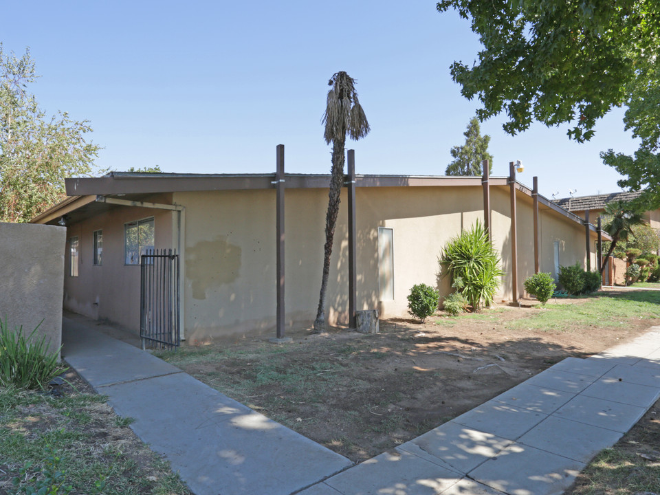 3379 E Fairmont Ave in Fresno, CA - Foto de edificio