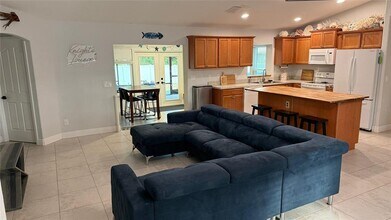 3195 Mayflower Terrace in North Port, FL - Building Photo - Building Photo