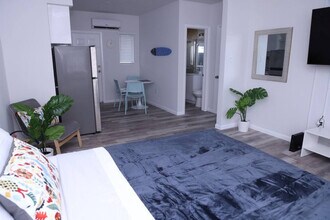 1117 Douglas Rd in Miami, FL - Building Photo - Building Photo