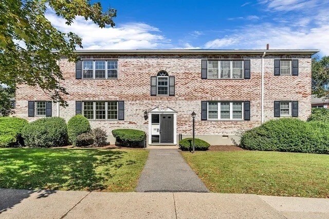 117 Lake Shore Rd, Unit 3