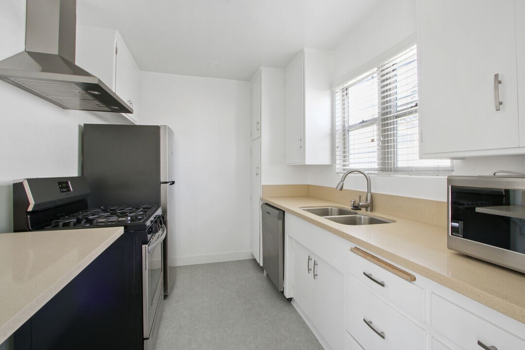 943 6th St in Santa Monica, CA - Building Photo
