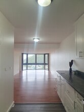 501 Hahaione St, Unit 17H in Honolulu, HI - Building Photo - Building Photo