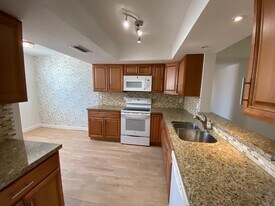 7310 NW 18th St in Margate, FL - Building Photo