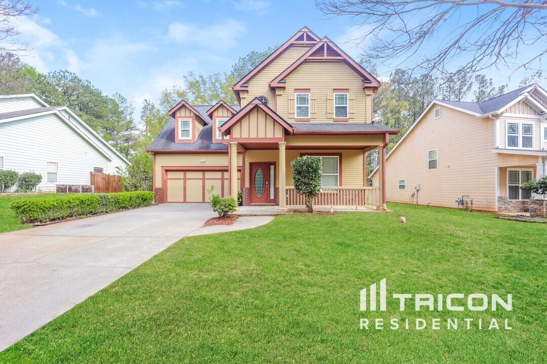 102 Park Way Dr in Fairburn, GA - Building Photo