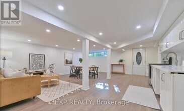 421 Browndale Crescent in Richmond Hill, ON - Building Photo - Building Photo