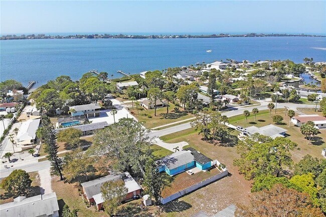 495 S McCall Rd in Englewood, FL - Building Photo - Building Photo