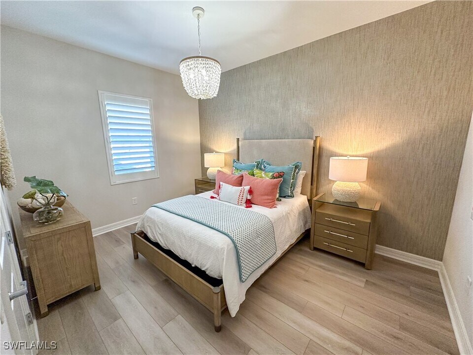 232 Indies Dr E in Naples, FL - Building Photo