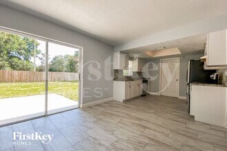 1101 Melrose St in Seffner, FL - Foto de edificio - Building Photo