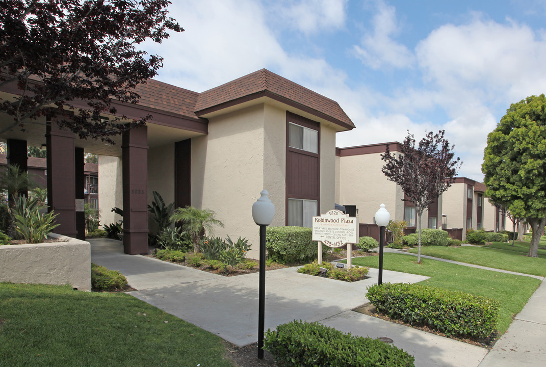 Robinwood Plaza in Bonita, CA - Building Photo