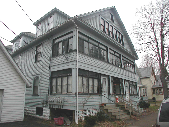 740 N Cottage St in Meadville, PA - Building Photo