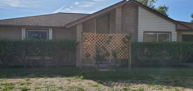 property at 2805 Knoxville Dr