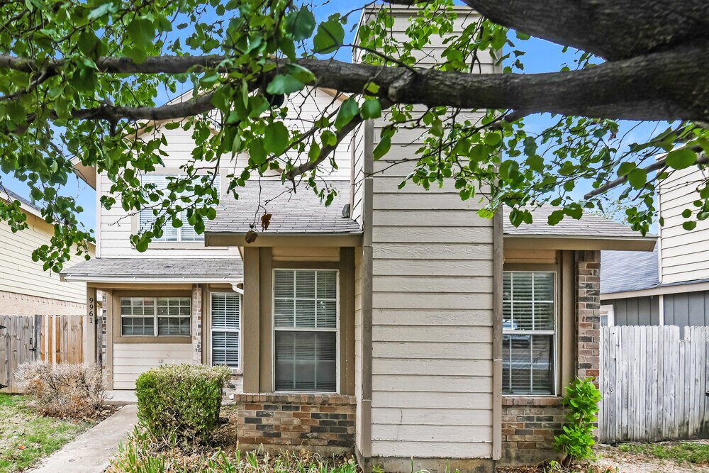 9961 Pack Saddle Trail in Fort Worth, TX - Building Photo