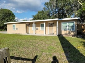 555 S Tuttle Ave, Unit B in Sarasota, FL - Building Photo