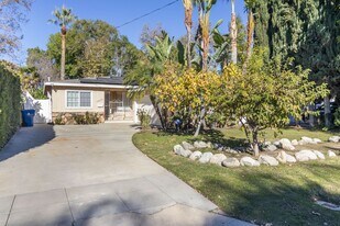 15439 Vose St in Los Angeles, CA - Building Photo