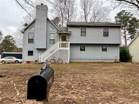1095 Mountain Springs Dr in Kennesaw, GA - Building Photo