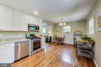 4715 Oxbow Rd in Rockville, MD - Building Photo - Building Photo