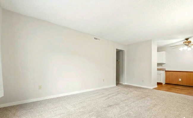 3032 SW Lydia Ave, Unit 103 in Topeka, KS - Building Photo - Building Photo