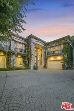 9742 Wendover Dr in Beverly Hills, CA - Building Photo - Building Photo