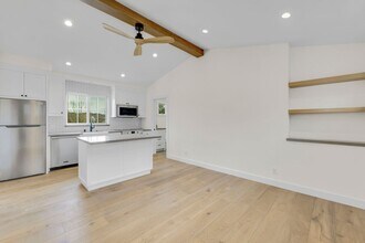 309 Fairview Rd in Thousand Oaks, CA - Building Photo - Building Photo