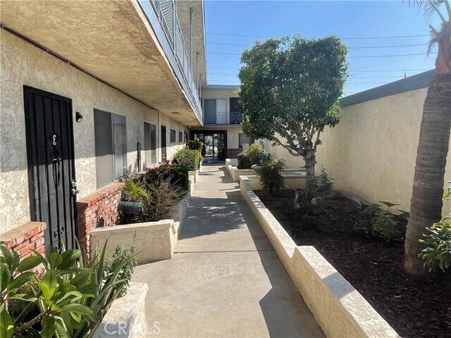 15015 Gramercy Pl in Gardena, CA - Building Photo - Building Photo