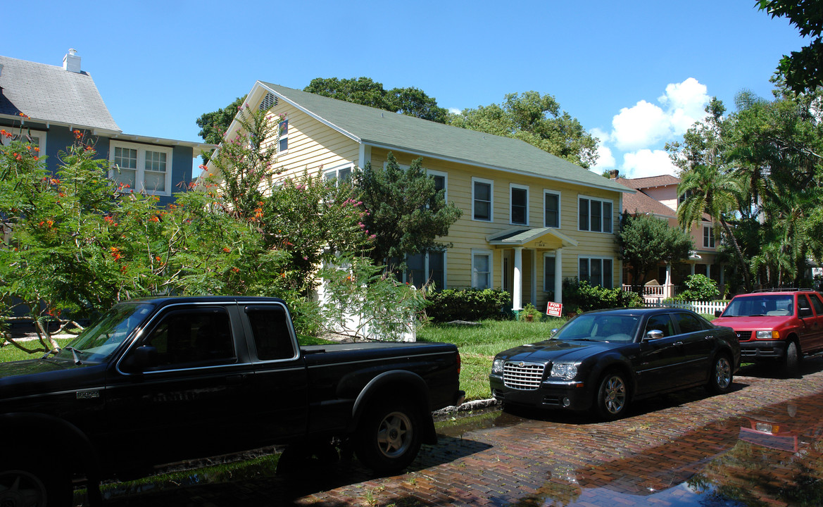 236 11th Ave NE in St. Petersburg, FL - Building Photo