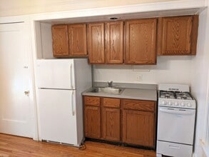 1025 Dempster St in Evanston, IL - Building Photo - Building Photo