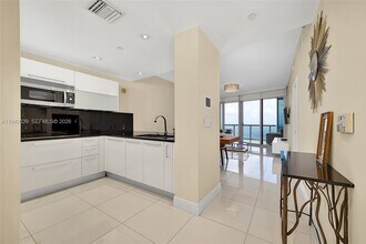 17121 Collins Ave, Unit 2106 in Sunny Isles Beach, FL - Building Photo - Building Photo