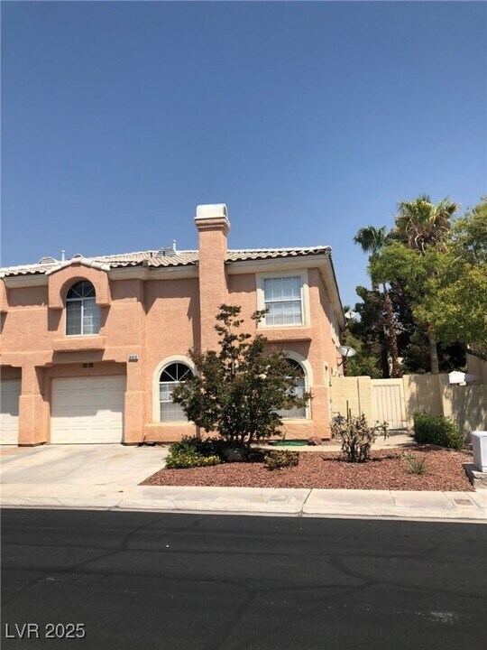 8416 Stoney Bluff Ave in Las Vegas, NV - Building Photo