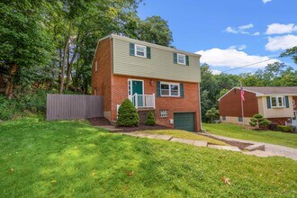 173 Greenview Dr in Verona, PA - Building Photo - Building Photo