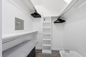 9829 Park Ln Ct in Dallas, TX - Foto de edificio - Building Photo