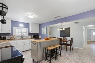 587 Dixie Hwy, Unit Main House in Tarpon Springs, FL - Building Photo - Building Photo