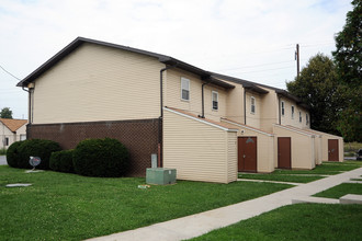 Genesis Court in Middletown, PA - Foto de edificio - Building Photo