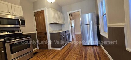 45 Evergreen St in Nazareth, PA - Building Photo - Building Photo