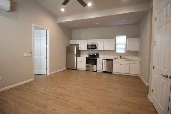 1315 E Portals Ave in Fresno, CA - Building Photo - Building Photo