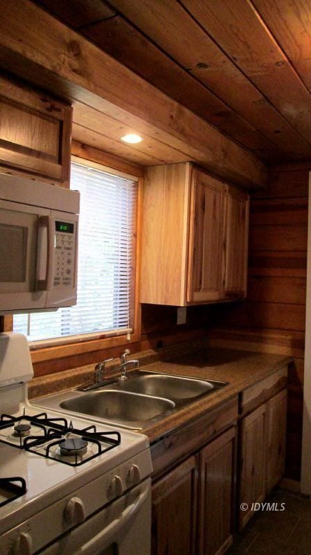 54100 Pine Crest Ave in Idyllwild, CA - Building Photo - Building Photo