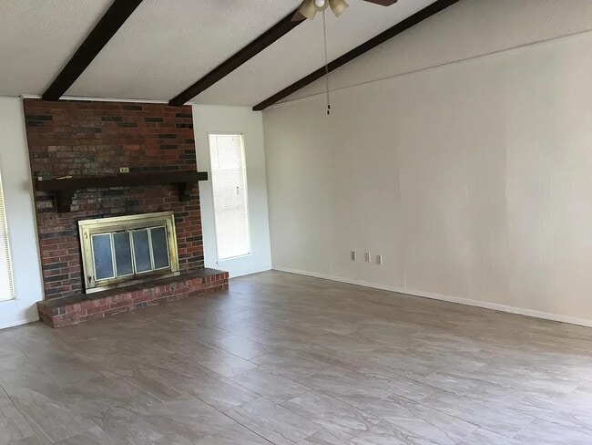 205 Town North Dr in Terrell, TX - Foto de edificio - Building Photo