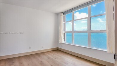 1440 Brickell Bay Dr in Miami, FL - Building Photo - Building Photo