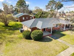 1208 S 9th St in Lillington, NC - Foto de edificio - Building Photo