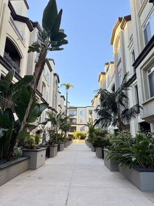 9263 Regents Rd in San Diego, CA - Building Photo