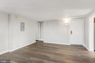 212 Warren St in Beverly, NJ - Building Photo