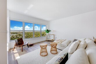 9102 W Bay Harbor Dr in Bay Harbor Islands, FL - Building Photo - Building Photo