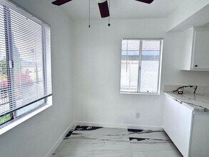 1630 W 104th St in Los Angeles, CA - Foto de edificio - Building Photo