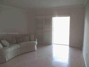 5199 NW 7th St in Miami, FL - Building Photo - Building Photo