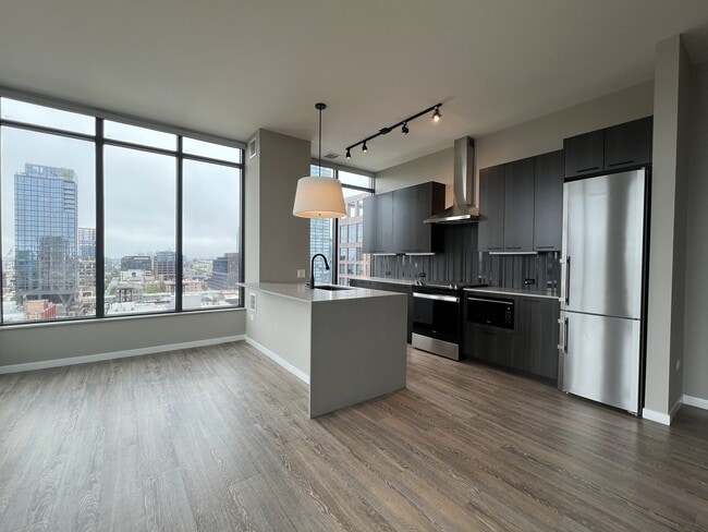 932 W Washington Blvd in Chicago, IL - Foto de edificio - Building Photo